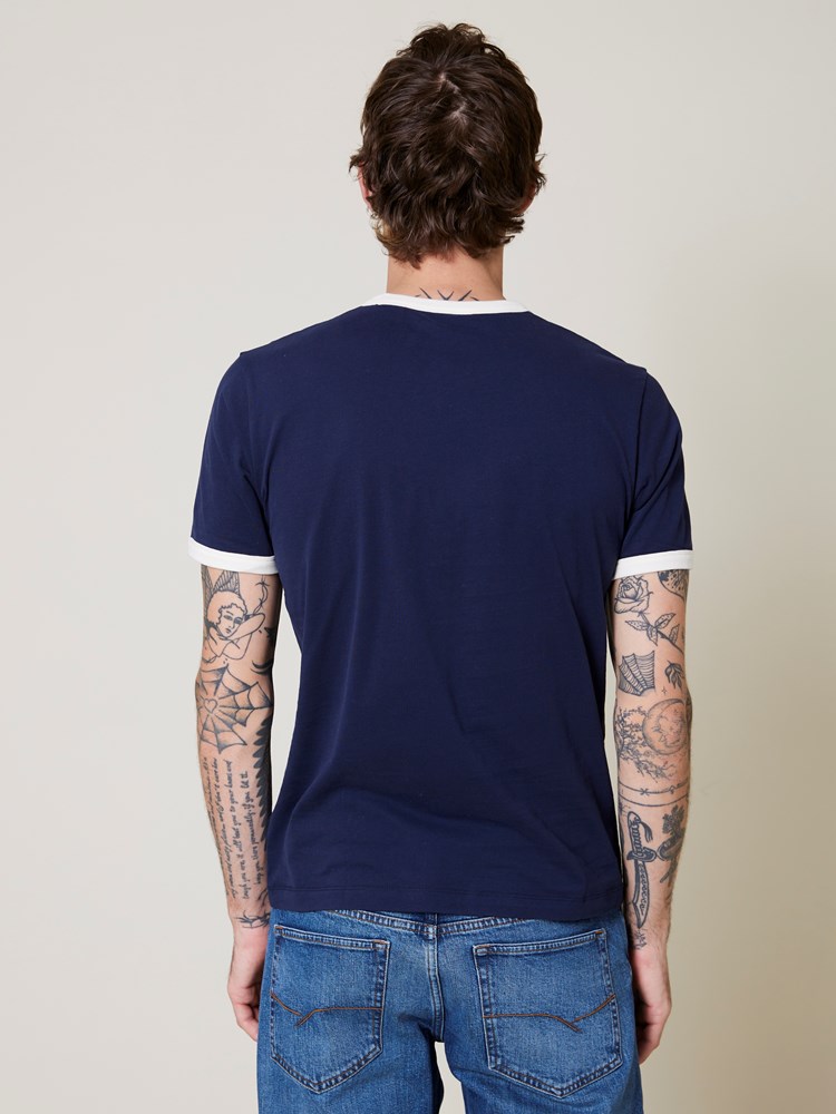 Contrast t-shirt Contrast t-shirt navy blazer 9_Contrast t-shirt EM1.jpg_